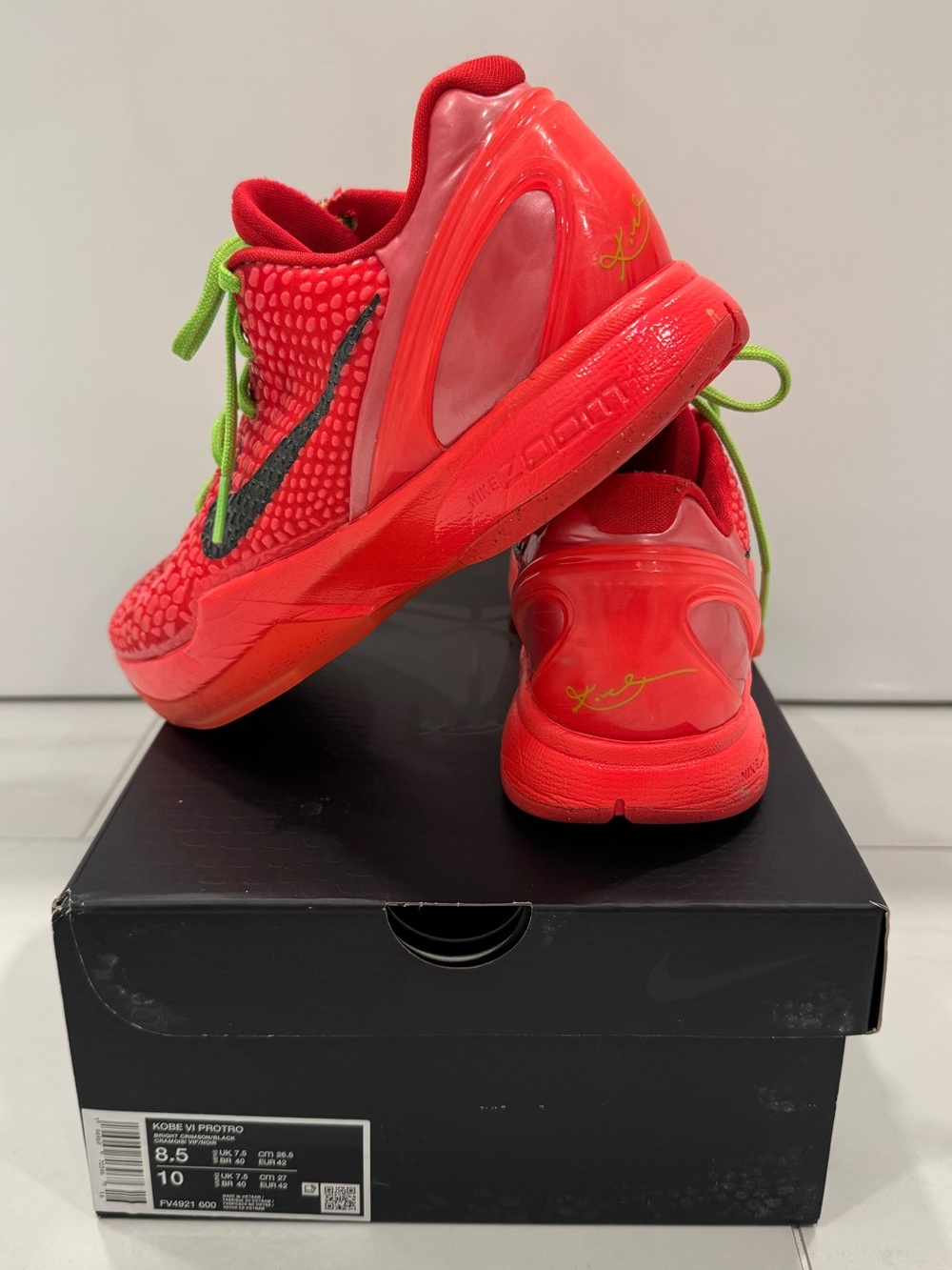 Nike Mens “Reverse Grinch” Kobe VI Protro Basketball Shoes with Neon Green Laces